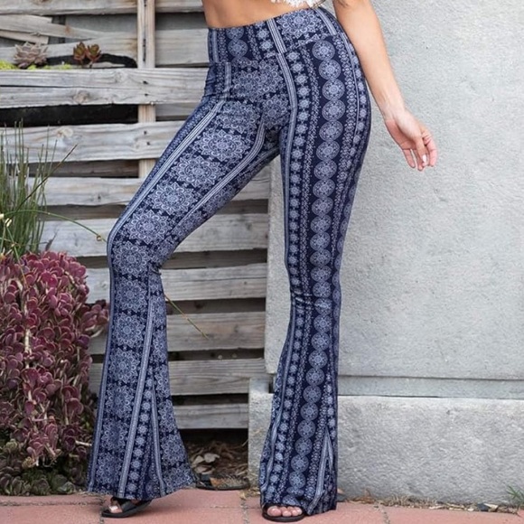 SATINA High-Waisted Flare Leggings - Picture 14 of 15